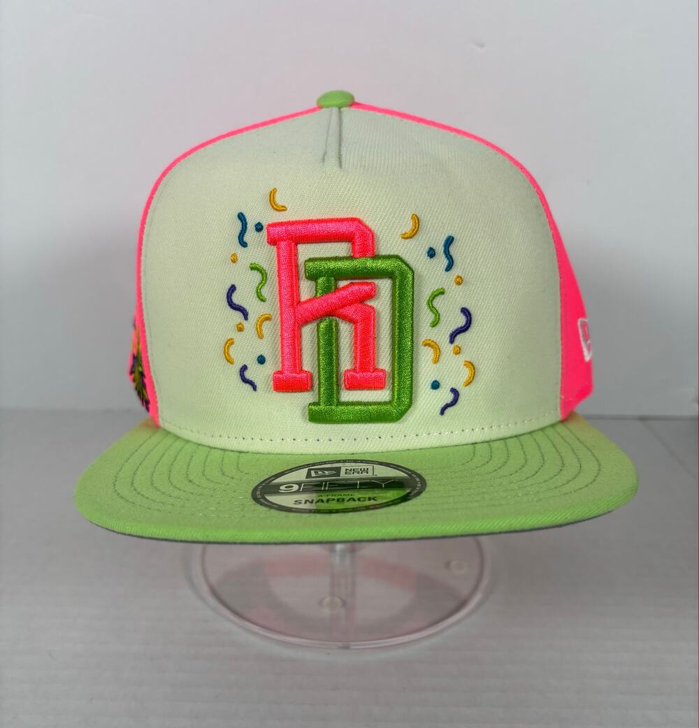 New Era Dominican Republic World Baseball Classic Pink & Green Snapback Hat NWT